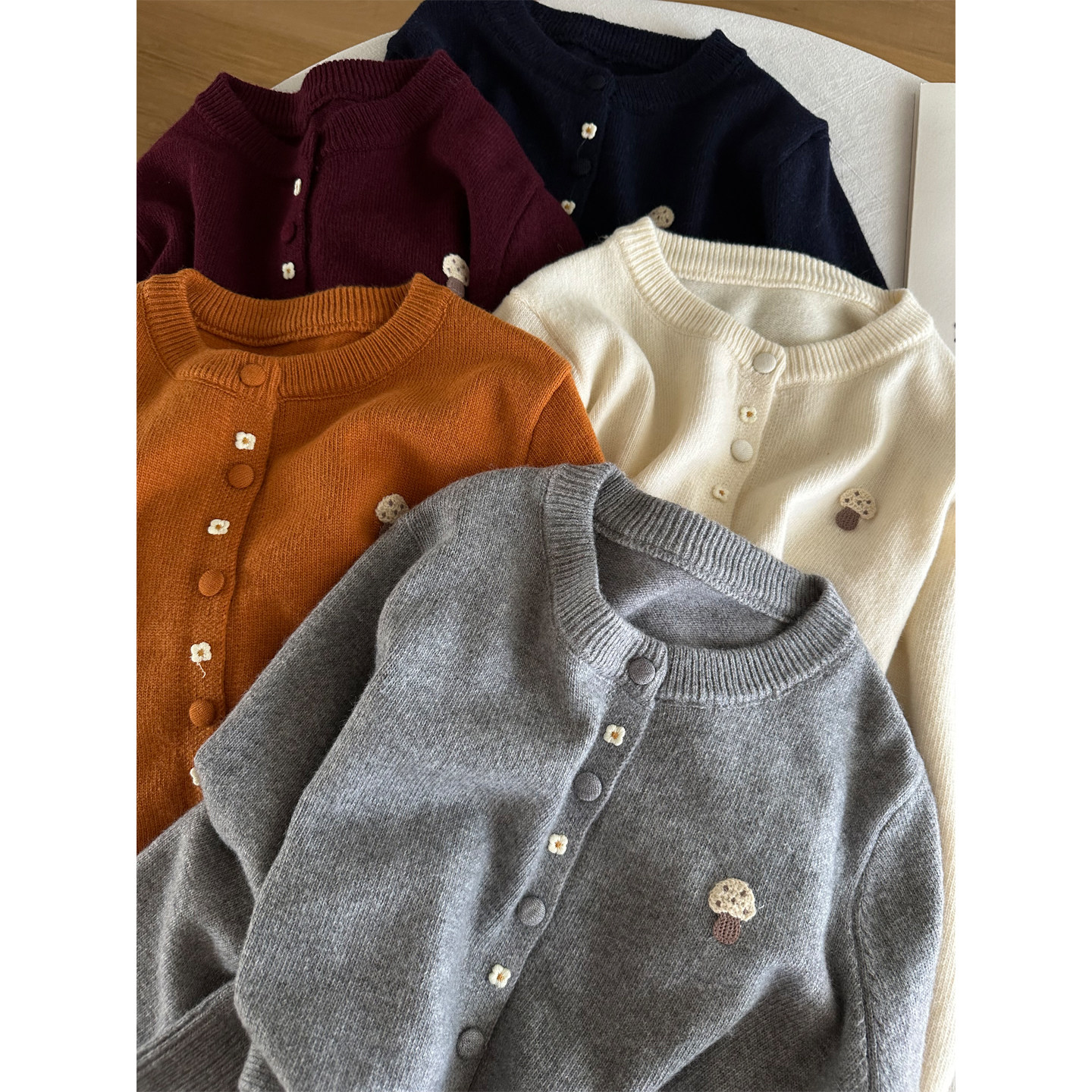 韩系刺绣小蘑菇包扣长袖圆领针织开衫女秋季百搭减龄毛衣外套上衣,女装/女士精品,毛针织衫,淘宝优惠券,粉丝福利购,淘宝优惠卷