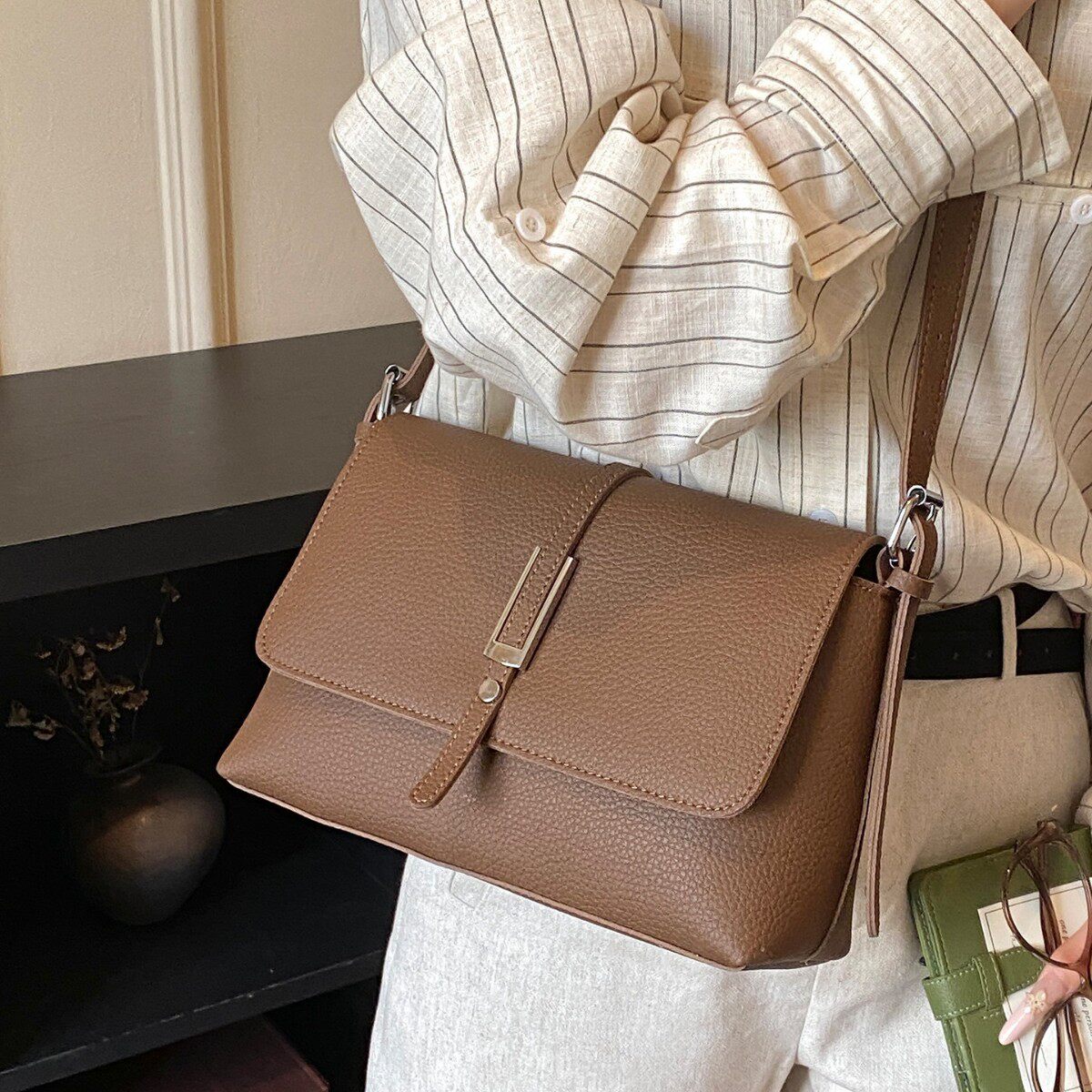 通勤斜挎包女包2026新款春季荔枝纹高级感百搭单肩包包女款腋下包