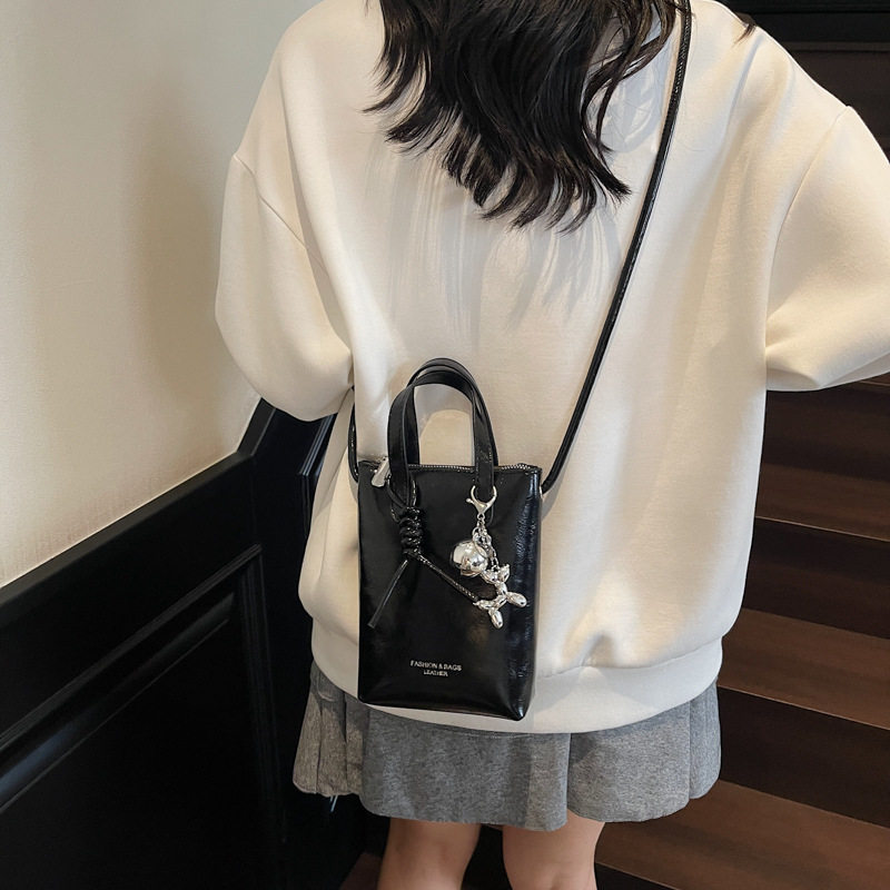 简约洋气单肩包女2026新款潮搭质感大容量单肩包韩版小清新斜挎包