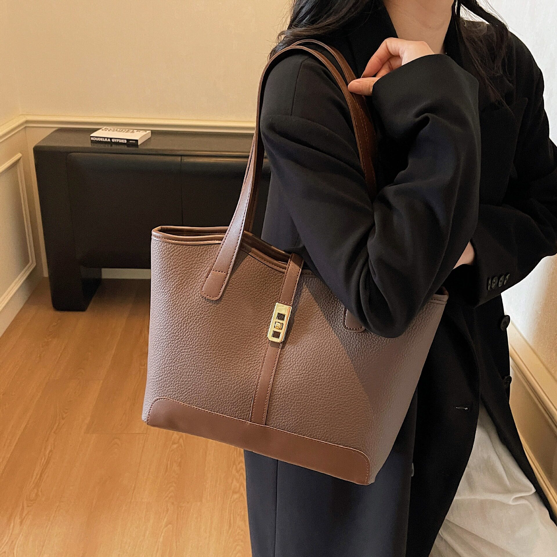 大容量女包新款潮搭复古休闲包时尚日常通勤百搭单肩包简约托特包