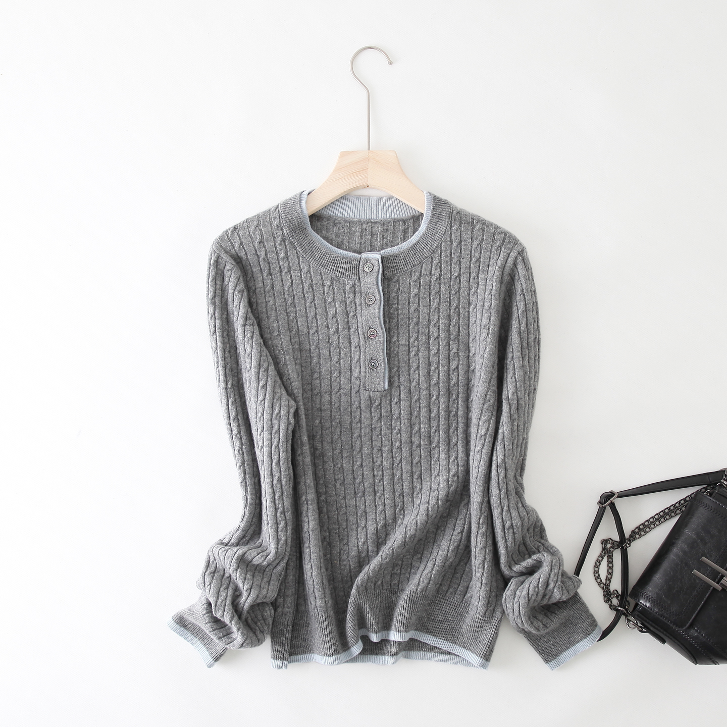 时尚洋气羊毛绞花半开领毛衣