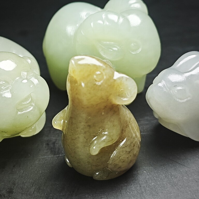 扬州玉器厂和田玉生肖吊坠定制图片