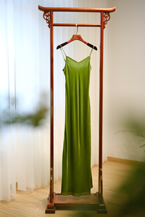 锦上嘉礼量身定制 赎罪绿裙子 绿丝绒吊带裙 真丝丝绒吊带裙