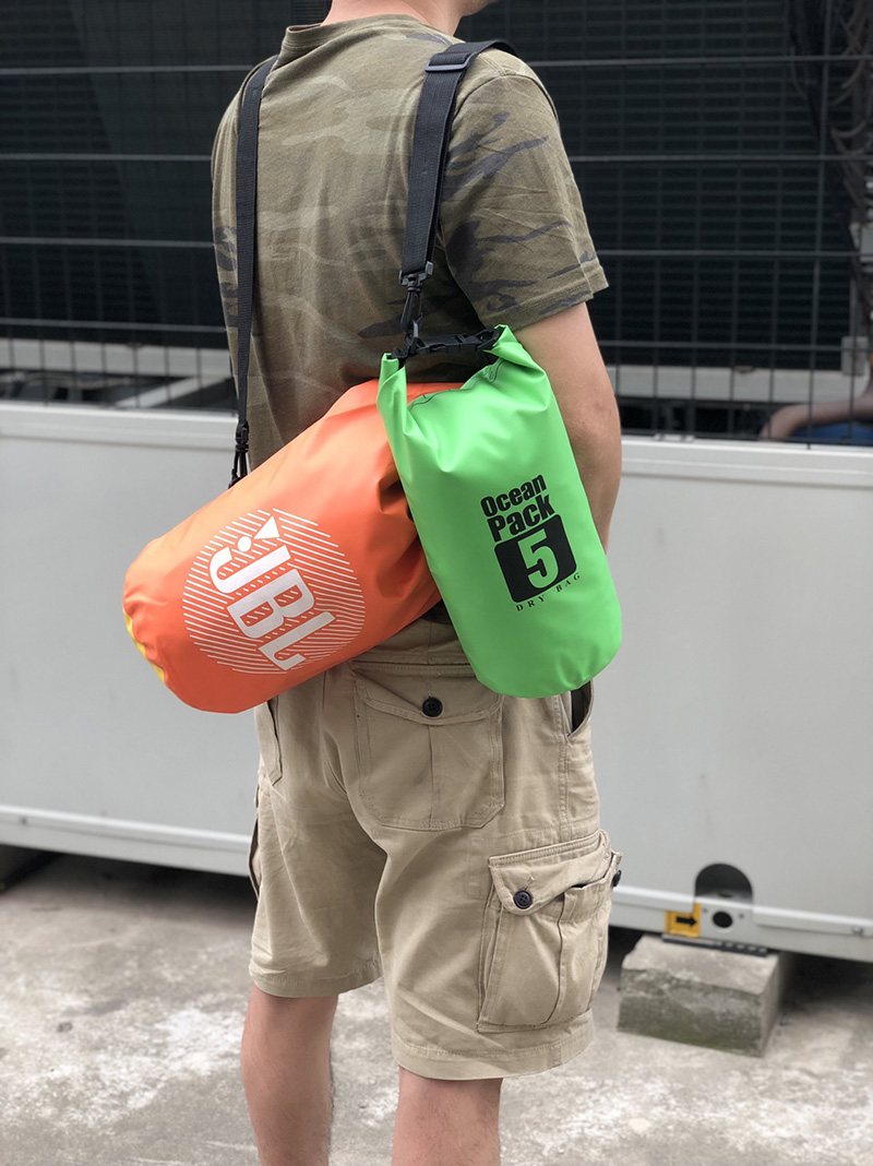 实用户外防水包 品质要到位 外贸尾货户外运动休闲防水单肩斜挎包|msdalam kategori beg sukan/pakej luar/Fitting, beg kalis air, beg bahu - dari Buy2taobao.com untuk memberikan perkhidmatan ejen Taobao profesional membeli
