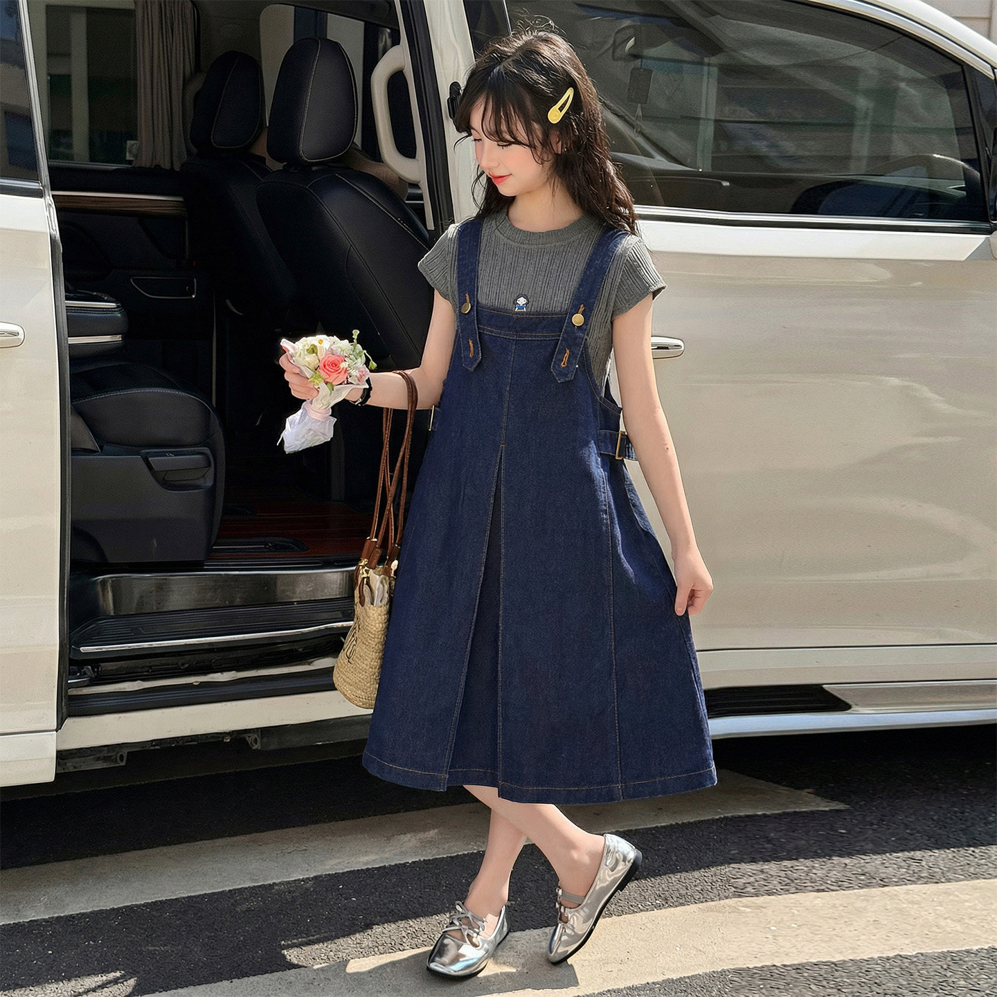 女童夏季套装2026新款儿童时尚女孩针织上衣背带牛仔裙夏装两件套