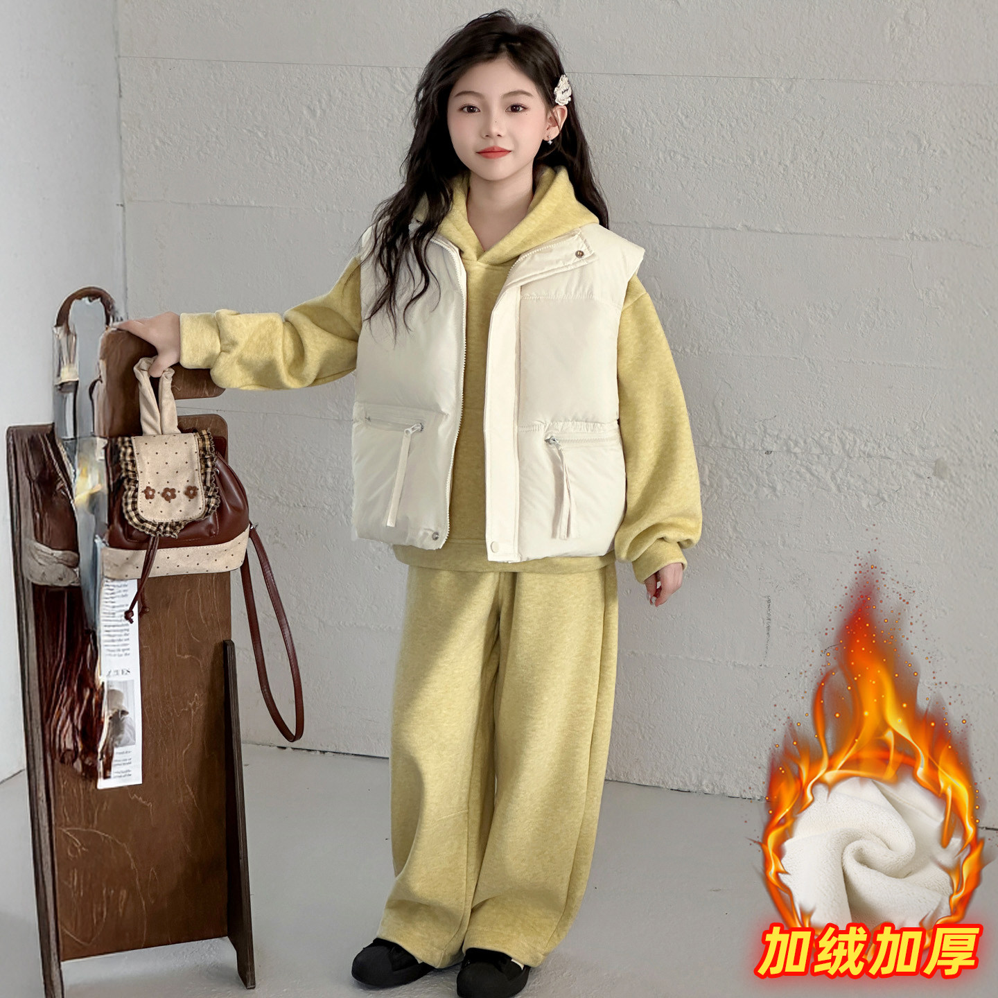 女童加绒卫衣套装秋冬2026新款洋气儿童加厚马甲冬装休闲三件套潮