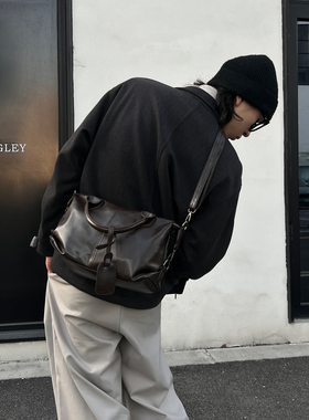 YUEN高级感手提百搭男女复古斜挎托特枕头pu包学生男女ins邮差包