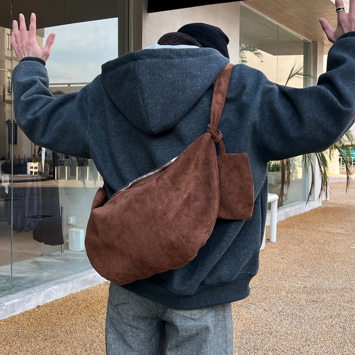 YUEN时髦腋下单肩斜挎大容量麂皮绒饺子包日系通勤男女复古托特包