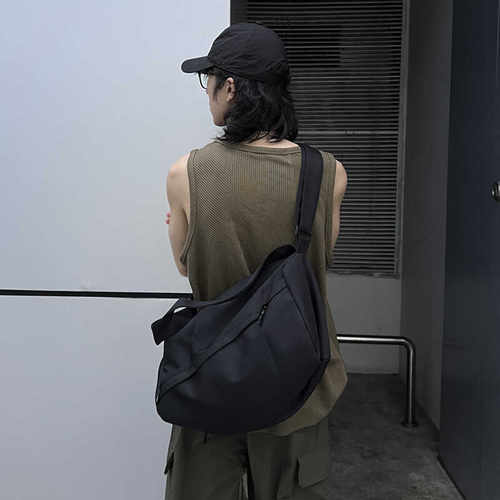 户外旅行包大容量单肩斜挎包日系