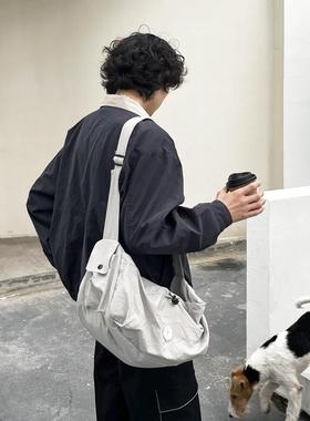 YUEN韩系ins复古单肩斜挎大容量尼龙抽绳饺子包时髦男女轻便休闲