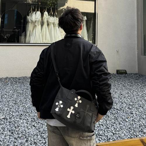 街头时髦大容量单肩斜挎包复古