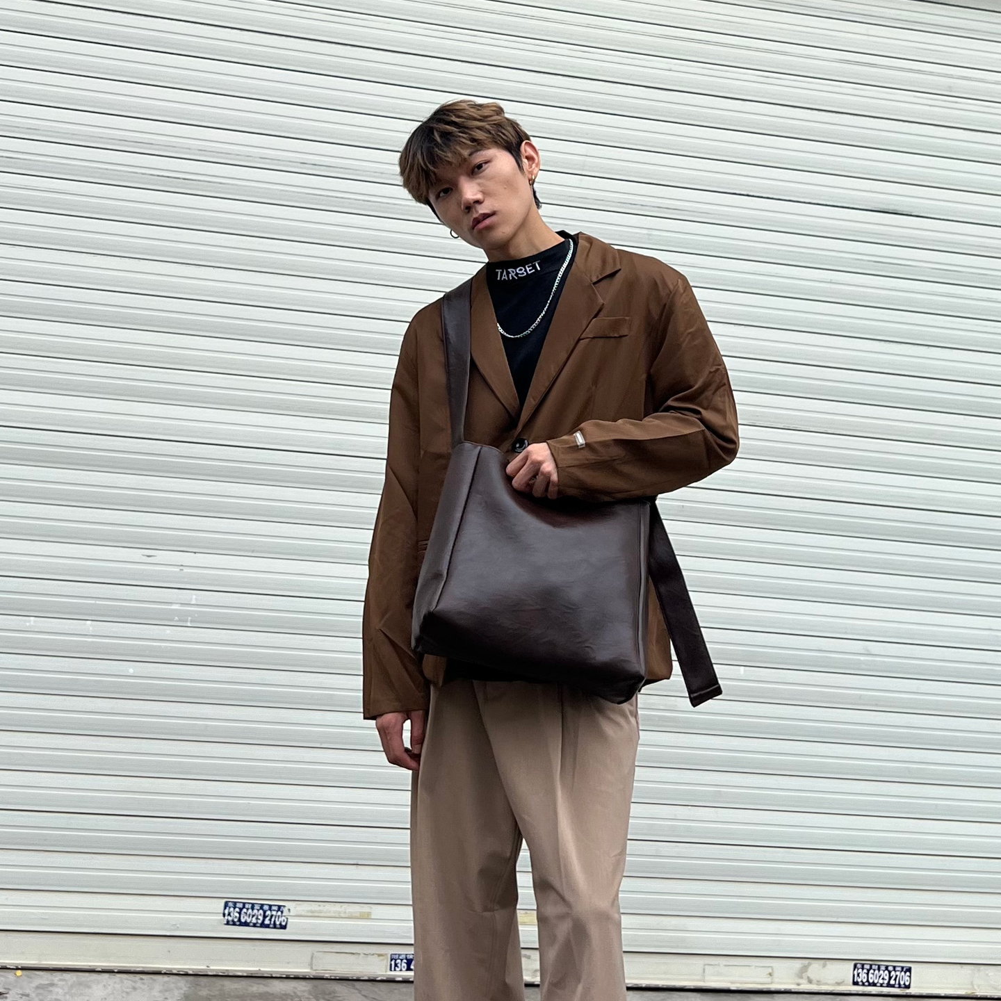 YUEN时髦腋下单肩斜挎托特水桶包韩系简约个性大容量皮质大包男女