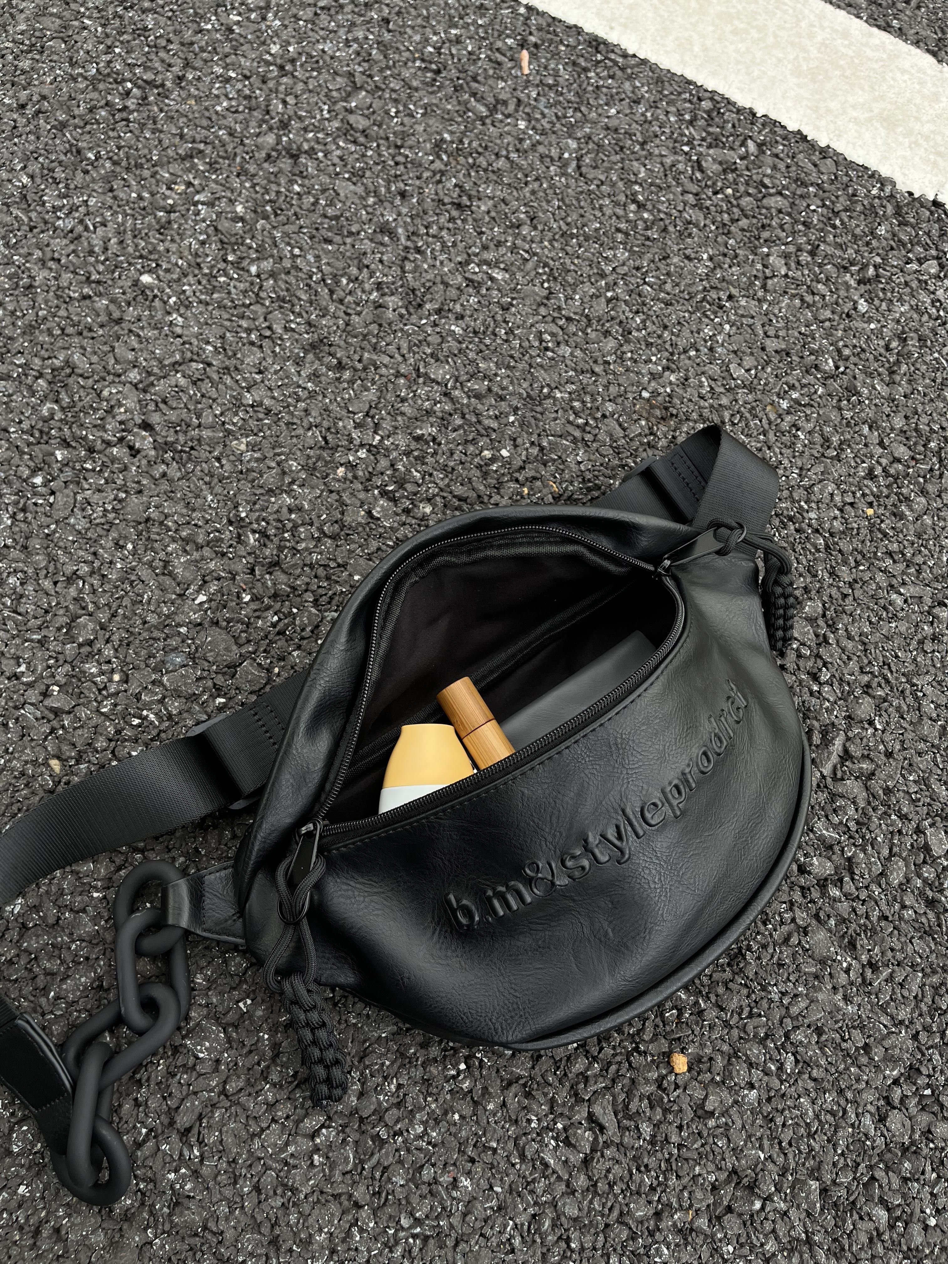 时尚防水潮男款胸包斜挎包通勤包