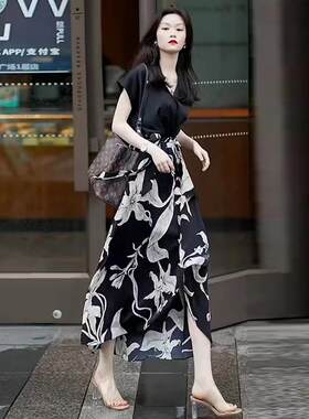 欧洲站2025夏装新款碎花气质拼接假两件长裙名媛气场时装款连衣裙