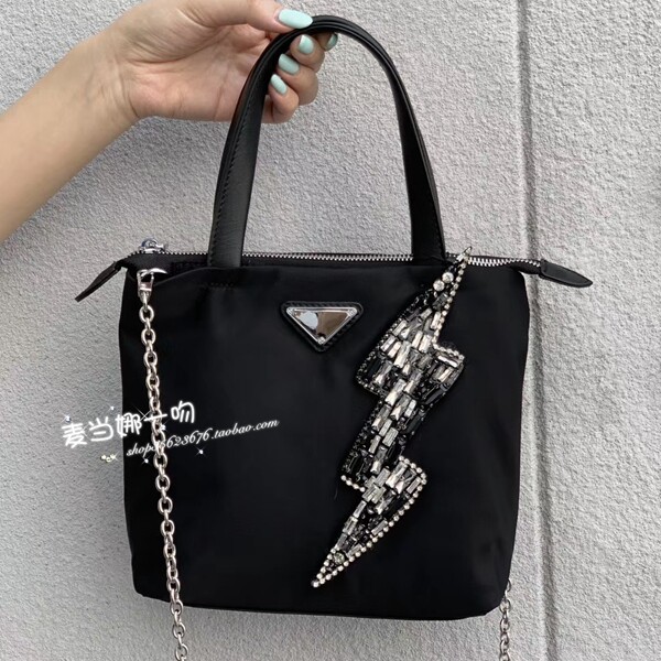 欧洲站新款真皮拼接柔软尼龙布水钻闪电倒三角金属链条斜挎女包|ruв категории Сумки, Г - жа сумки - от Buy2taobao.com для оказания профессиональной услуги покупки агента Taobao