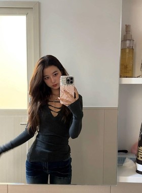 性感辣妹风V 领德绒长袖 T 恤女 春秋冬新款修身收腰保暖内搭