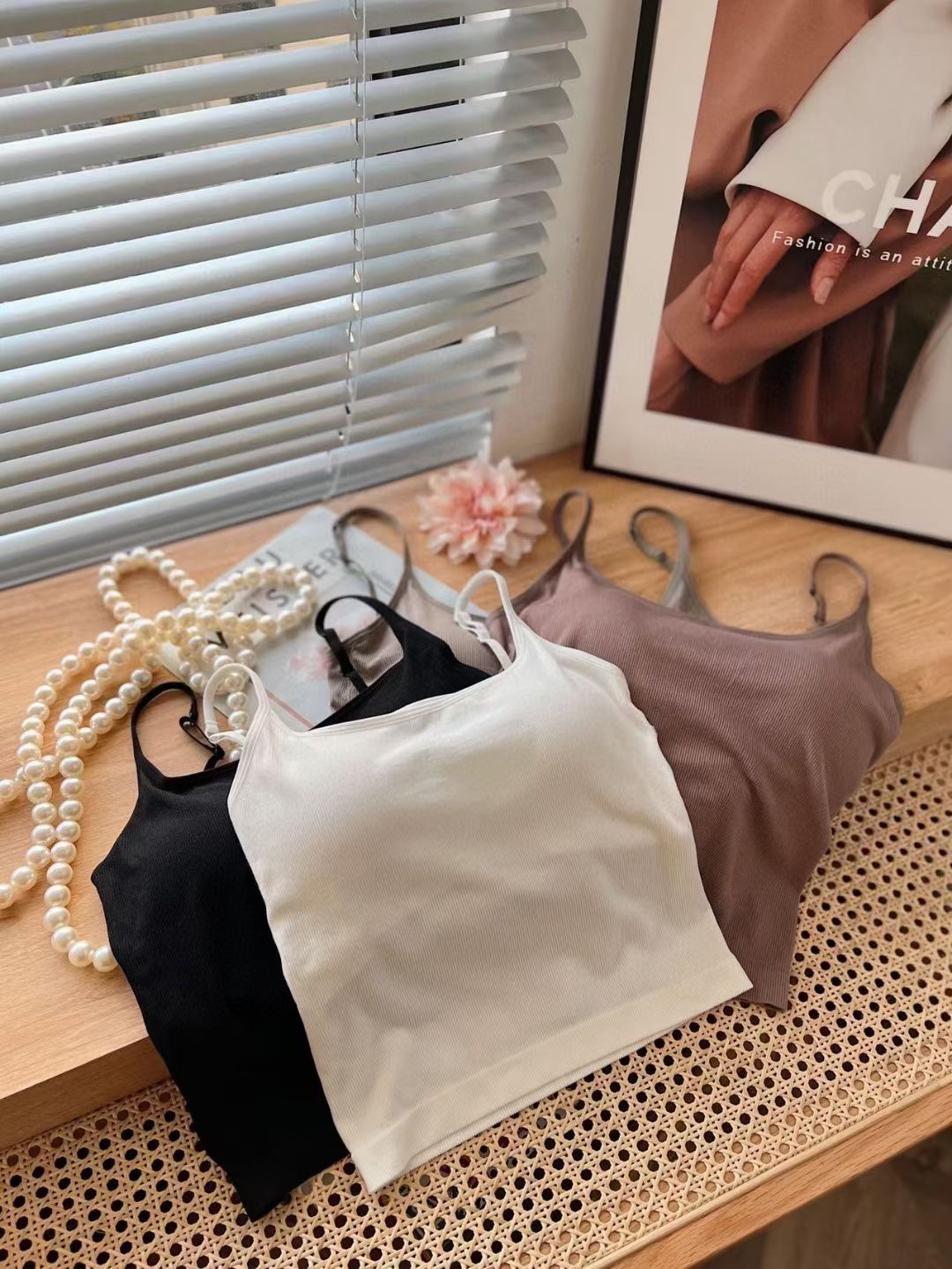 百搭免穿文胸小背心裸氨无缝莫代尔柔软亲肤固定杯