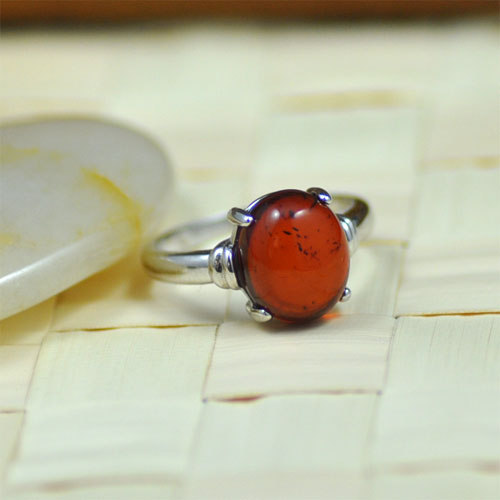 时尚椭圆形戒面纯银镶嵌天然琥珀