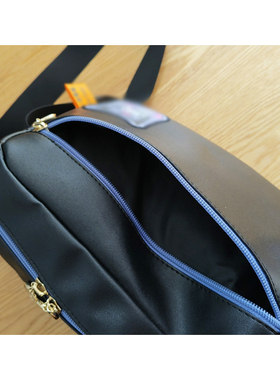 日单库存尾货~pu斜跨包黑色卡通版~男士女士简约豆腐包~特价清仓