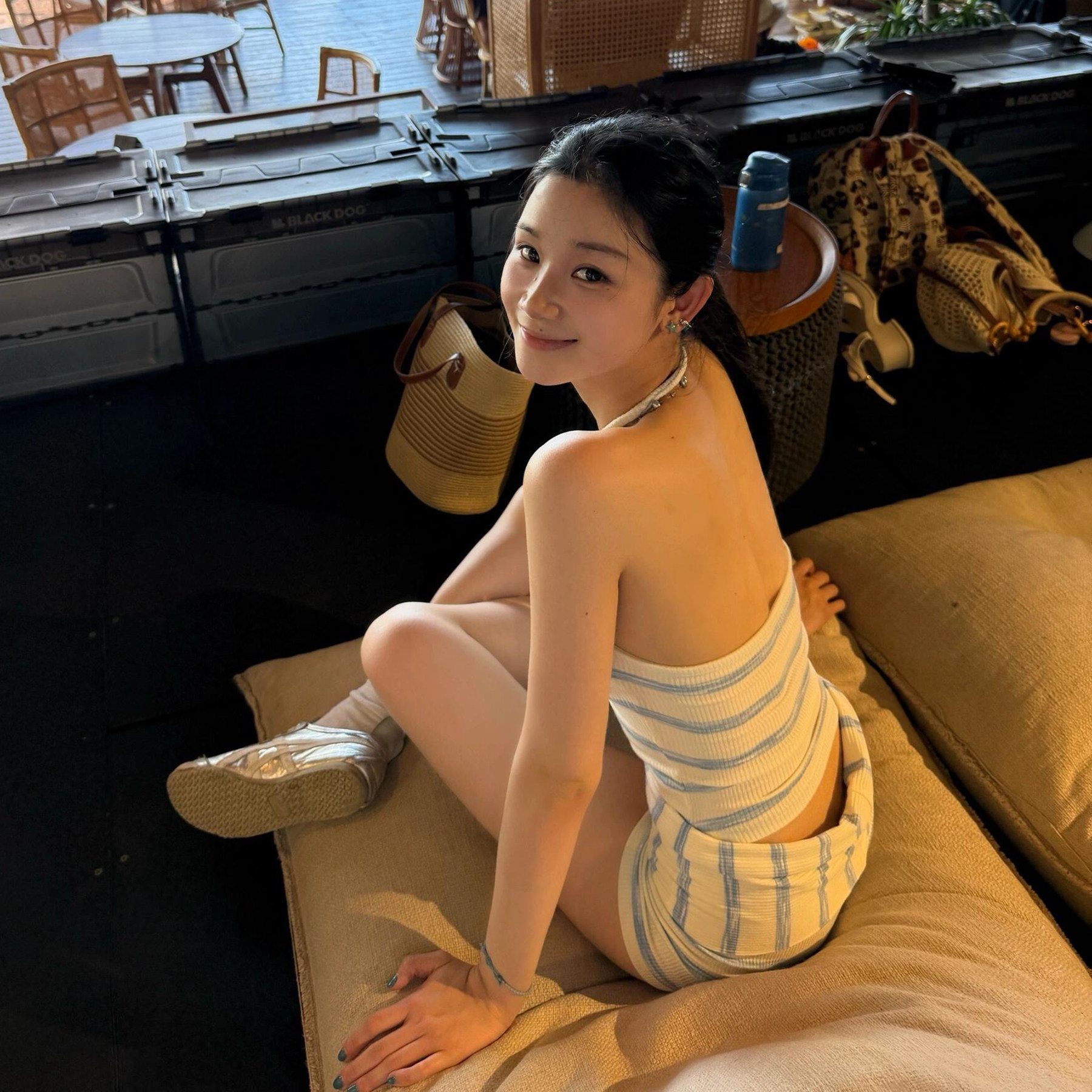 大渔 条纹性感比基尼平角裤沙滩度假挂脖露背保守显瘦分体泳衣女