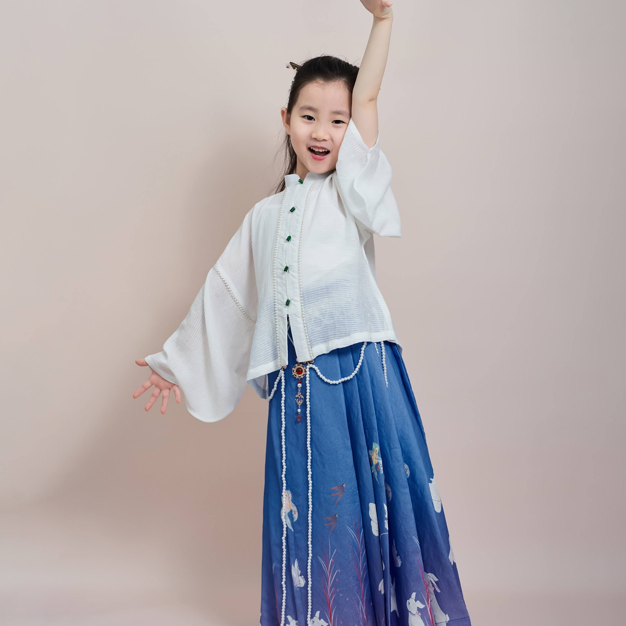 女童明制春秋汉服马面裙新中式复原一片式琵琶袖立领对襟衫中国风 - 实物图
