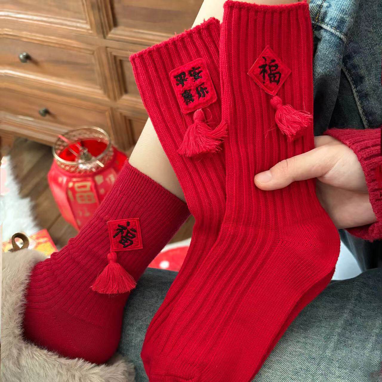 2026大红色新年袜子女中筒袜秋冬粗线本命年马年福字吊穗长筒袜