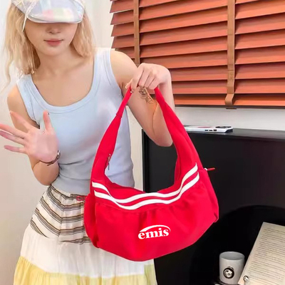 emis运动美式复古手提单肩云朵包