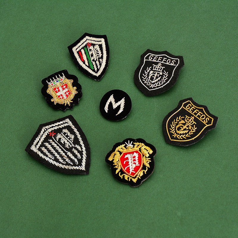 法式印度丝手工刺绣金色小号狮子盾形皇冠徽章西装胸针衣服包装饰