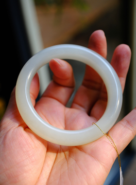 【一物一图】新疆且末山料和田玉手镯～57.5内径