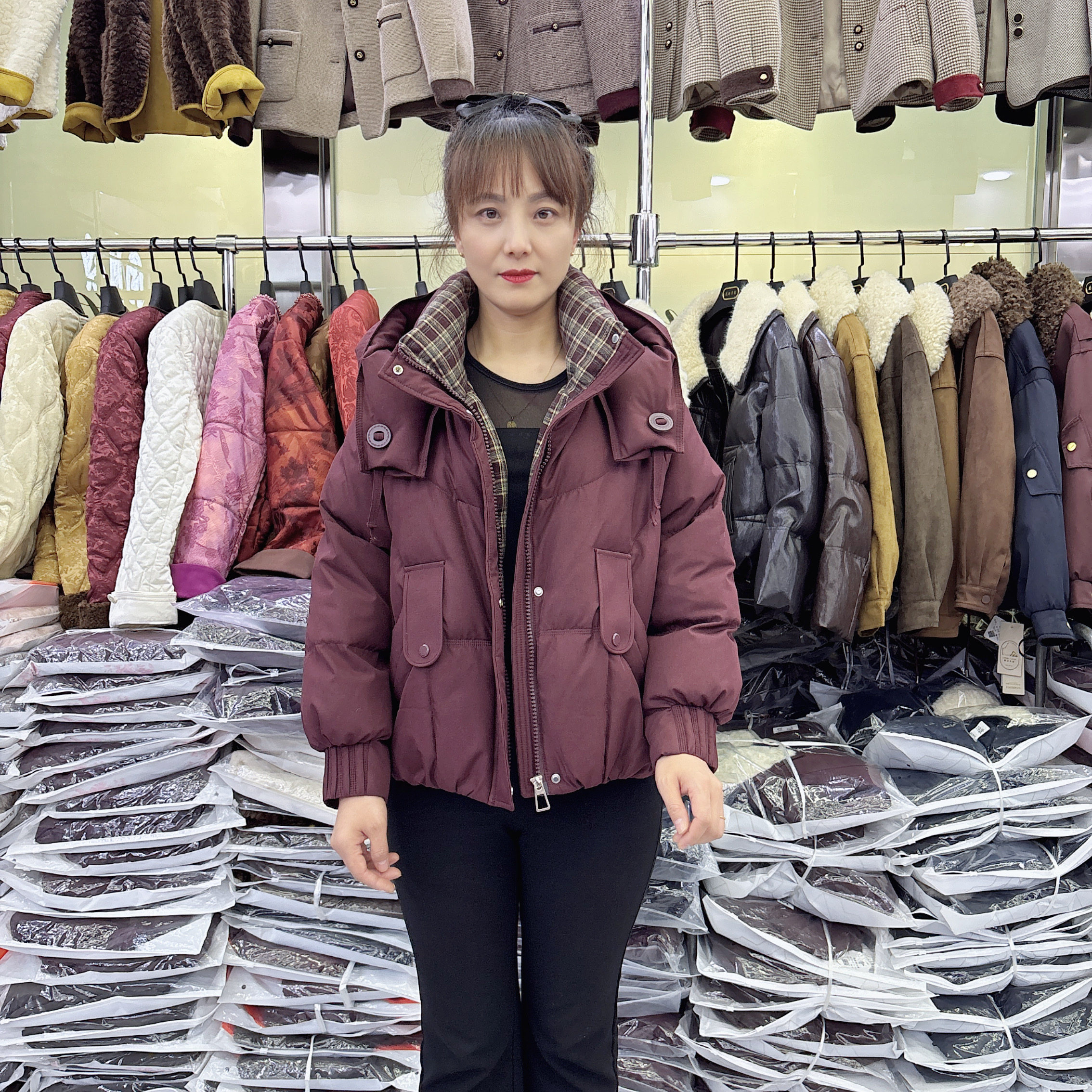 2025冬季新款百搭长袖连帽羽羽绒服