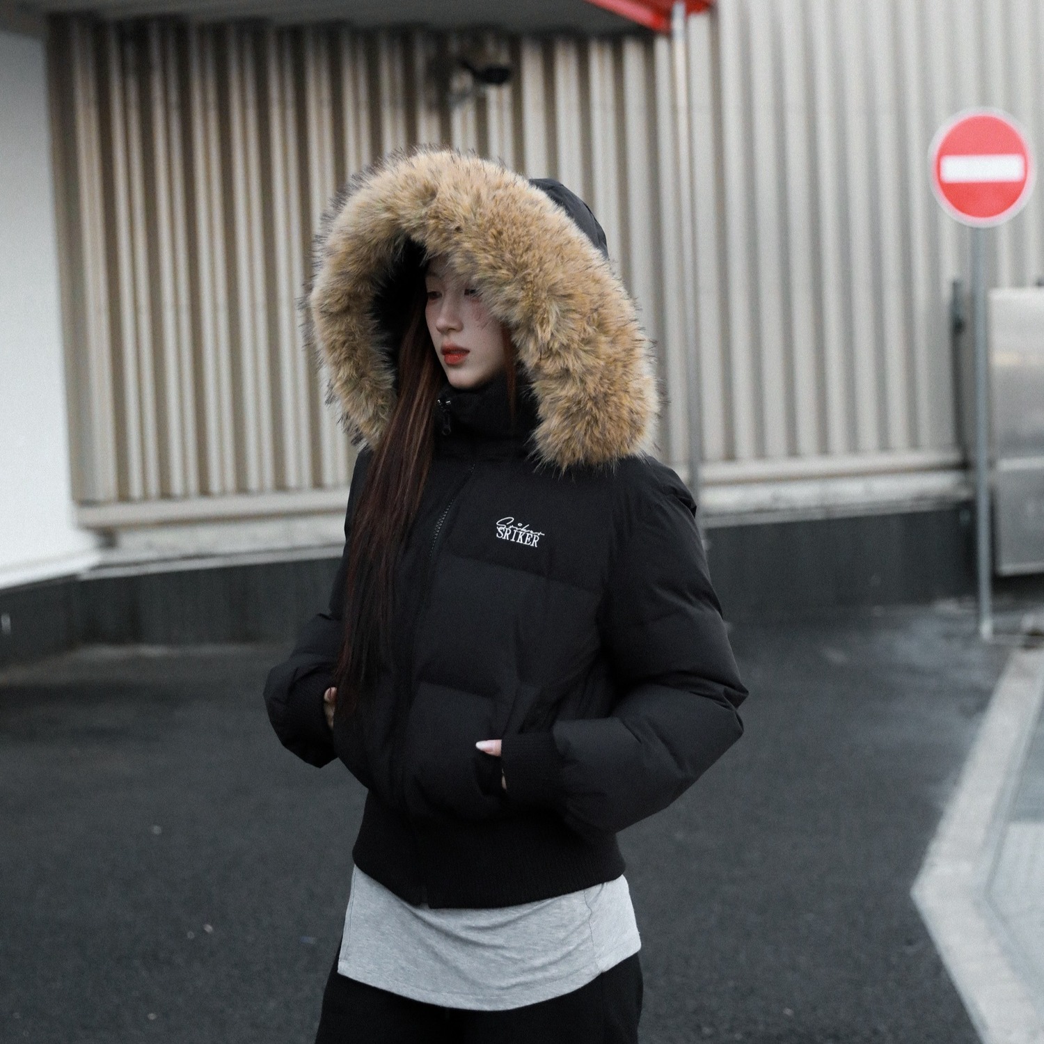 冬季白鸭绒短款防狐狸大毛领连帽羽绒服收腰显瘦高级感羽绒外套女