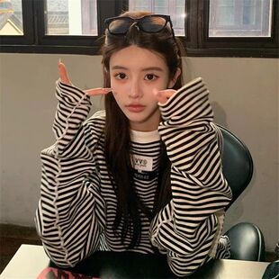 上衣潮 慵懒风宽松显瘦中长款 黑白条纹破洞圆领长袖 T恤女春秋新款