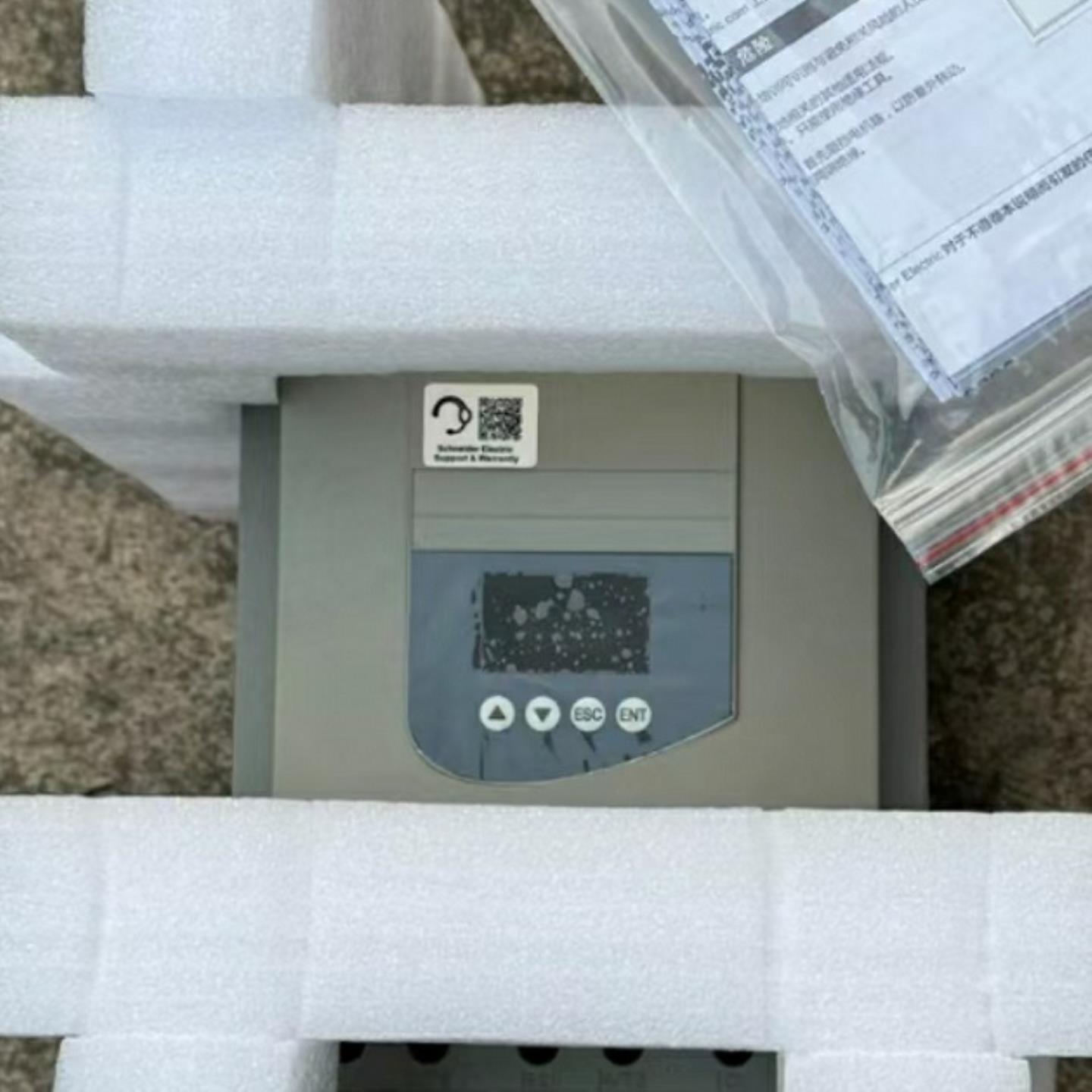 ATS48C17Y  90KW施耐德软启动器全新供应实物拍摄现货咨询询价