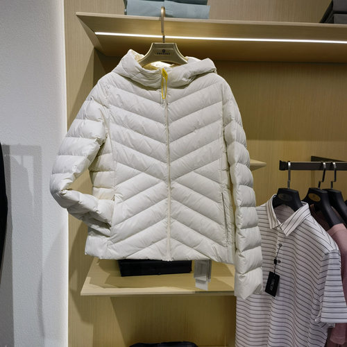 限时特价高端白鹅绒时尚轻盈短款秋冬羽绒服连帽时尚淑女外套方仕