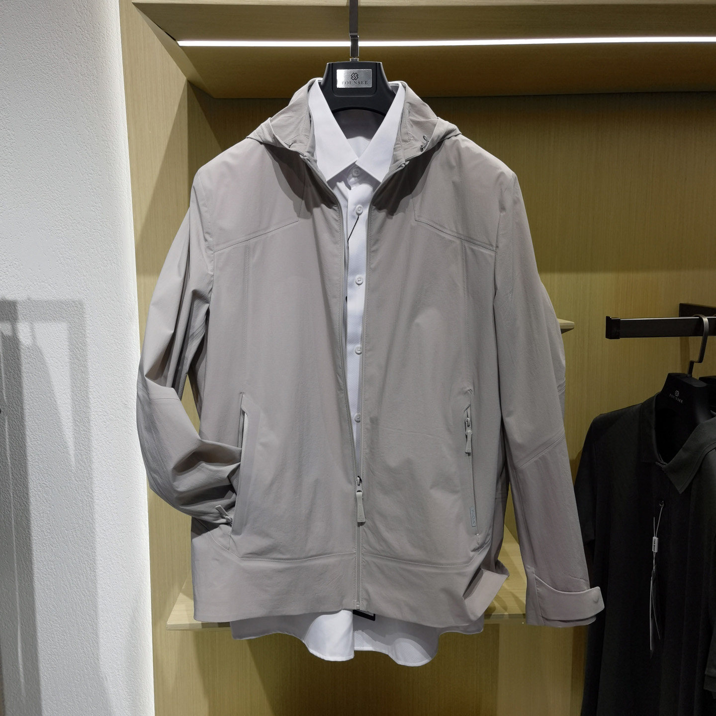 米白时尚都市高端弹力连帽夹克男春新款舒适休闲帅气茄克外套方仕