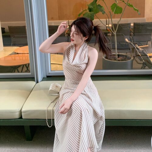 LARGE EYE大眼自制 杏色条纹挂脖连衣裙女气质高级感荡领