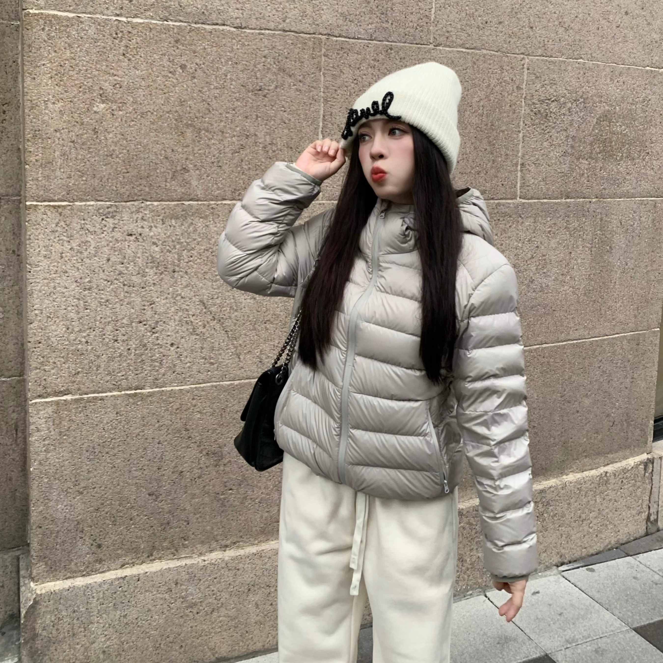大眼LARGE EYE 经典必入 三色轻薄羽绒服女短款冬季排骨服百搭