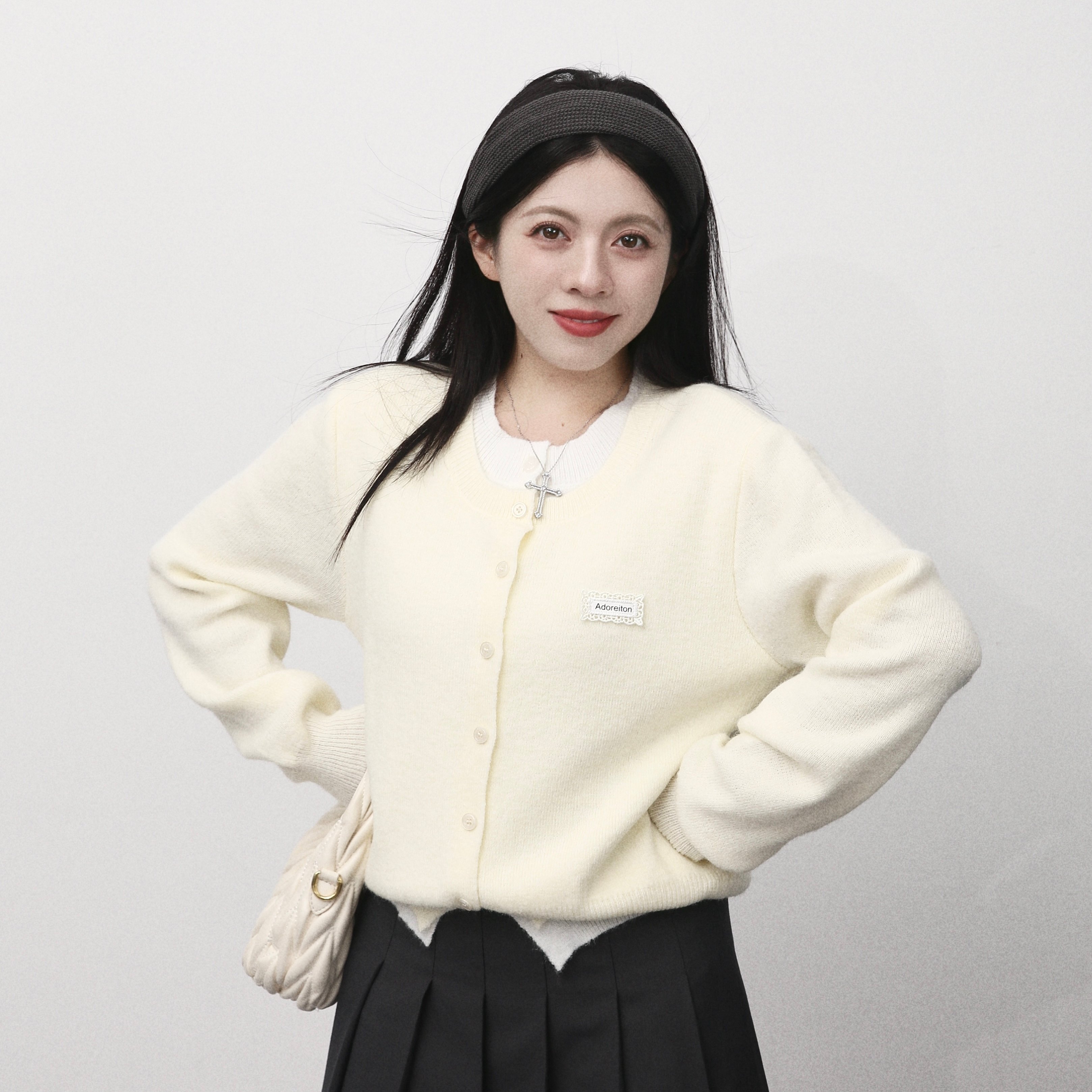 大眼LARGE EYE 半岛冰茶 小刺绣圆领针织衫层次感羊毛上衣秋外套