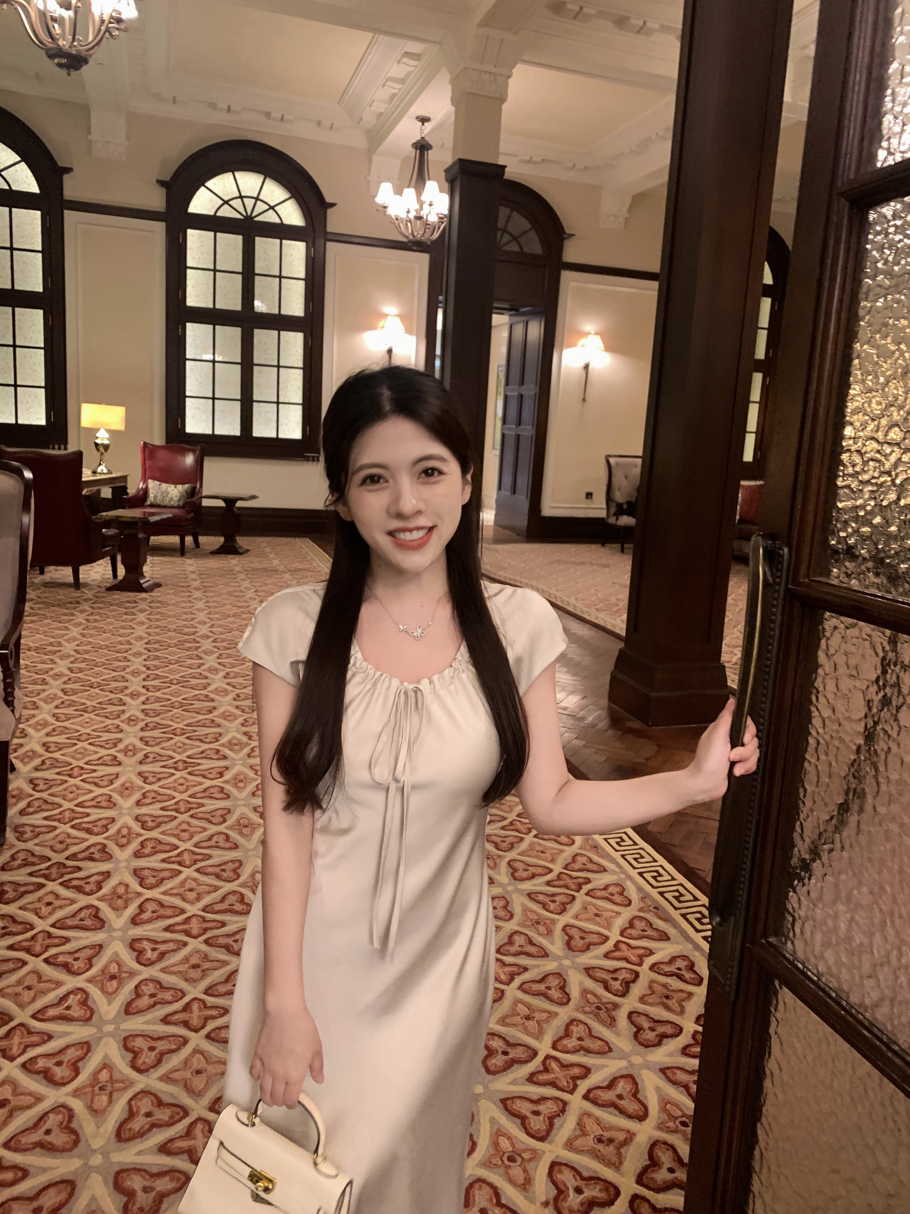 大眼自制Large eye 2024夏季新款女小个子缎面气质连衣裙高腰显瘦