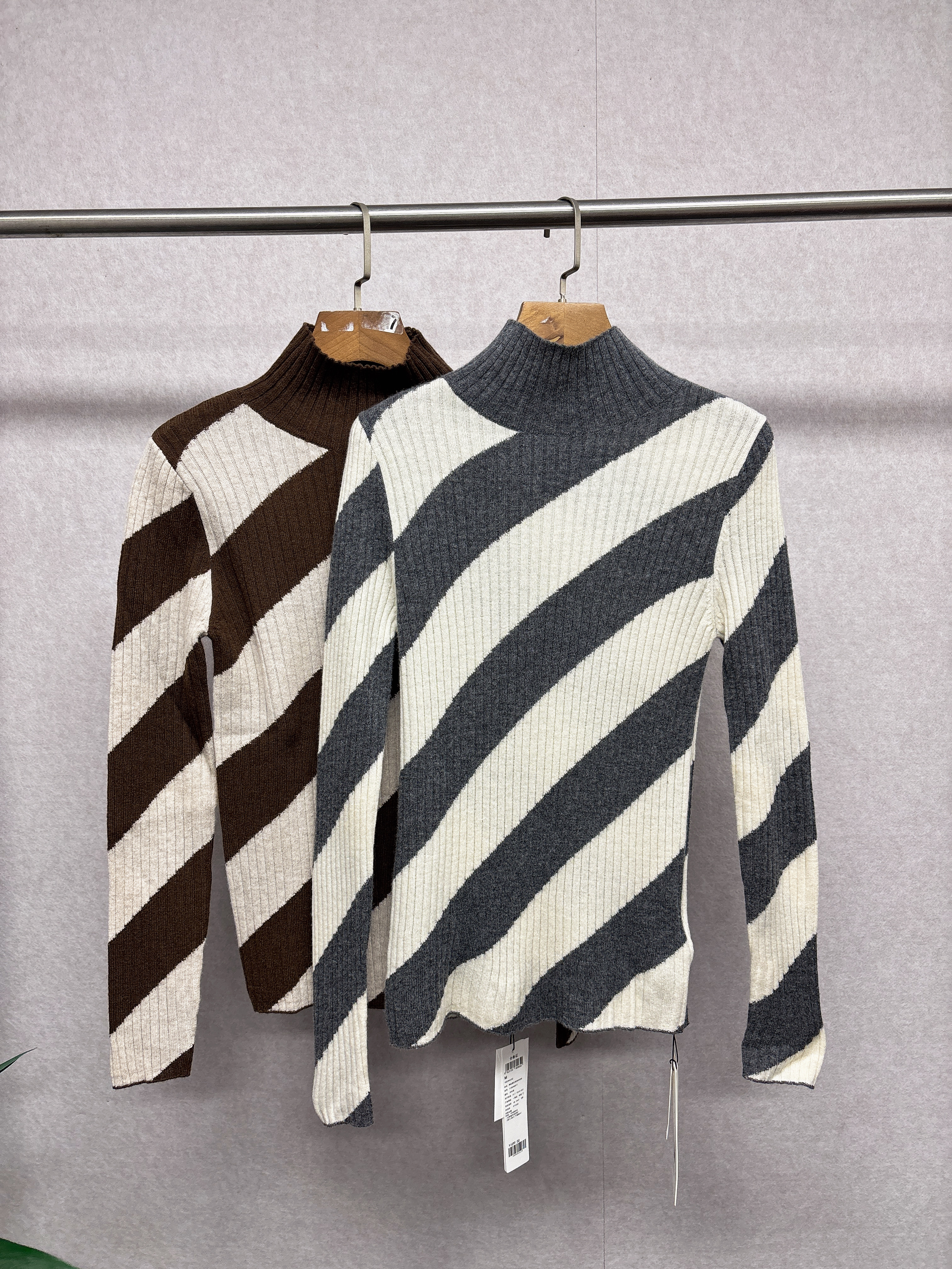 大牌k&专柜24冬款 100%绵羊毛 高级撞色修身针织套衫 551