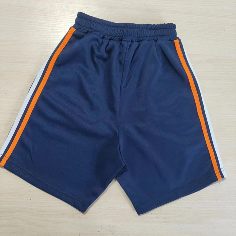 藏蓝色弯兜拼前白条后橘黄条短裤
