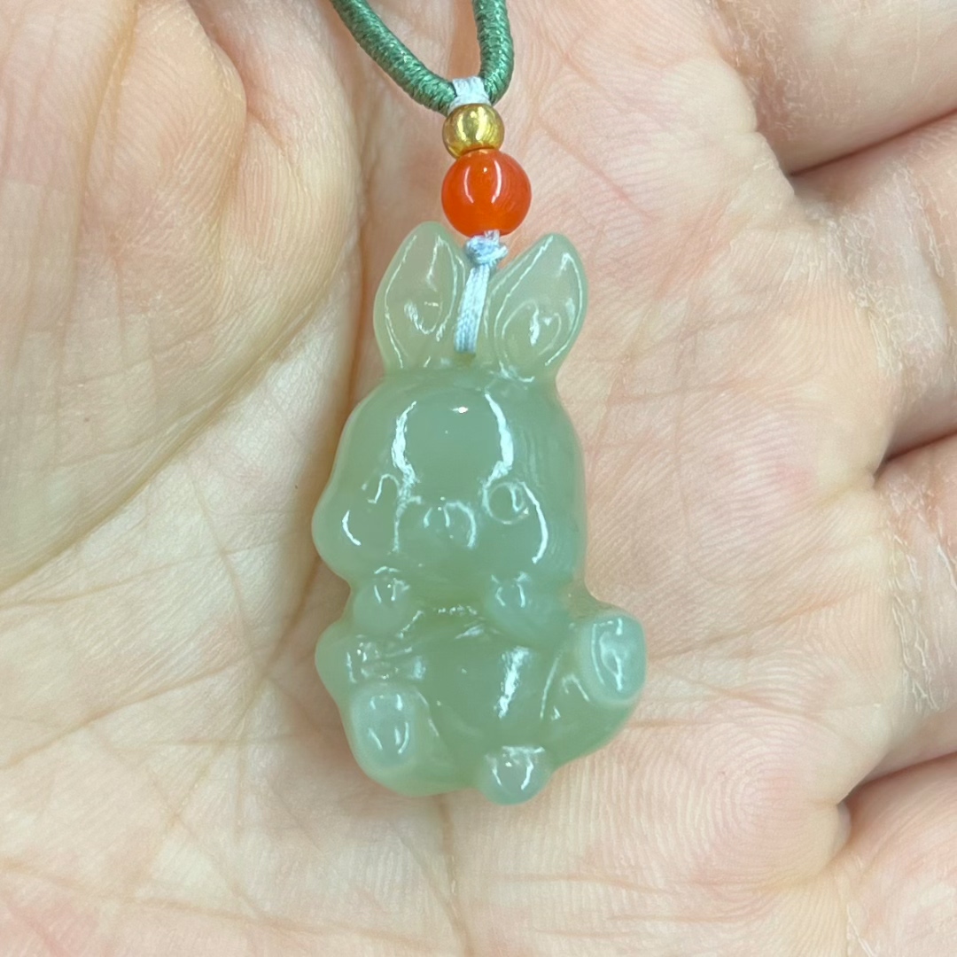 正品天然和田玉白玉晴水萌萌兔吊坠十二生肖兔子挂件玉坠女送证书