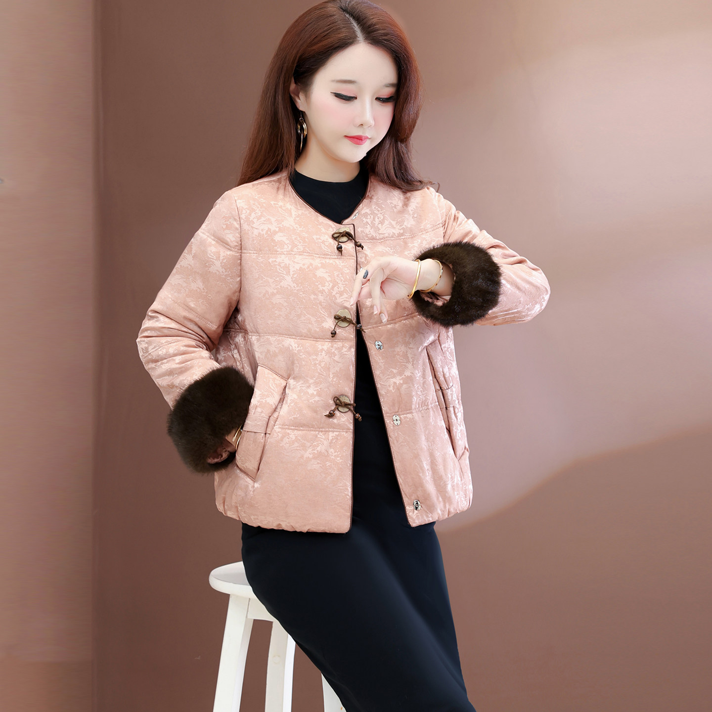 2025新款秋冬款时尚复古棉服女休闲显瘦保暖加厚圆领国风羊绒外套