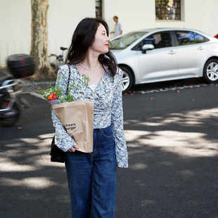 茶歇长袖 2026秋季 高腰设计感系带法式 蓝色荷叶V领修身 上衣衬 新款