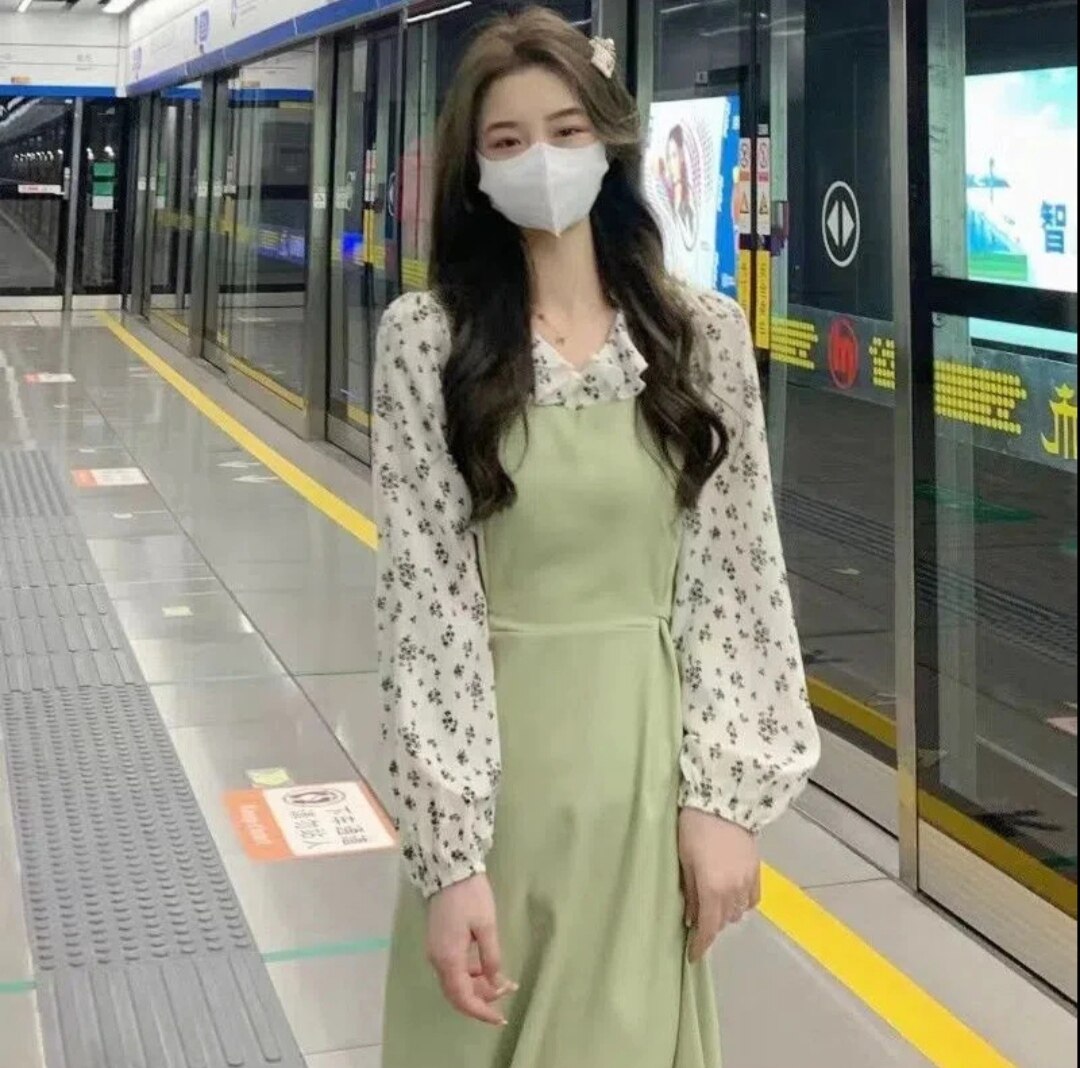 特价！春夏季 小众款设计法式碎花拼接清新纯色 中长款淑女连衣裙
