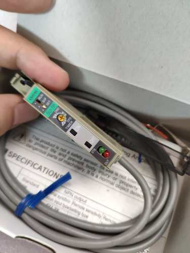 KM1-M7161-00X SU-7P(PNP) YV112 机器感应器信号放大器