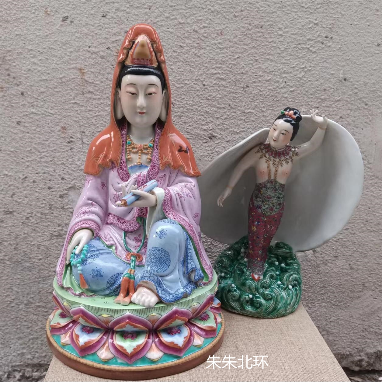 精品雕塑陶瓷坐莲自在观音菩萨佛像贝壳仙子姑娘持经书观世音瓷像