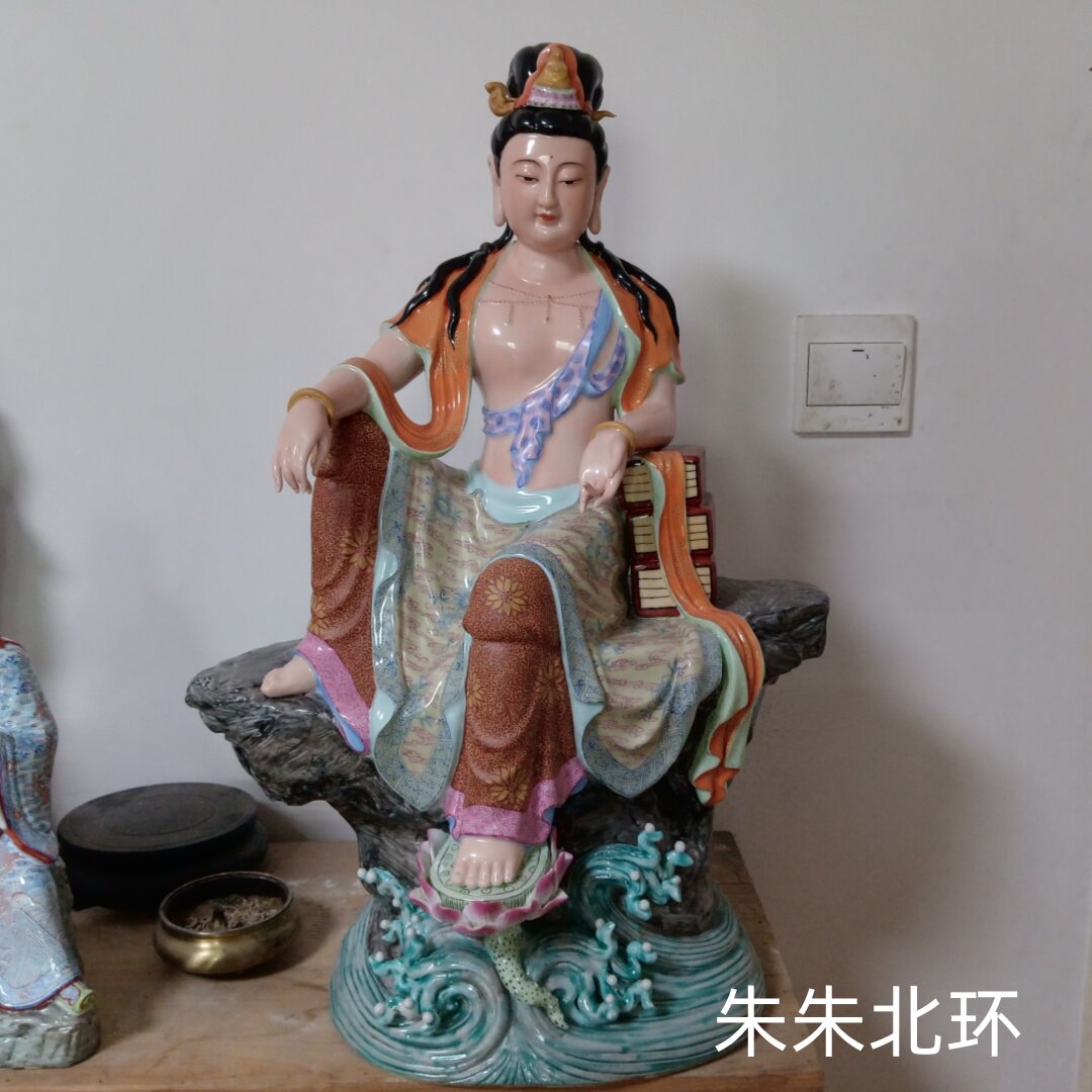 景德镇陶瓷摆件经书踏莲花自在观音菩萨坐岩像本金观世音佛像22寸