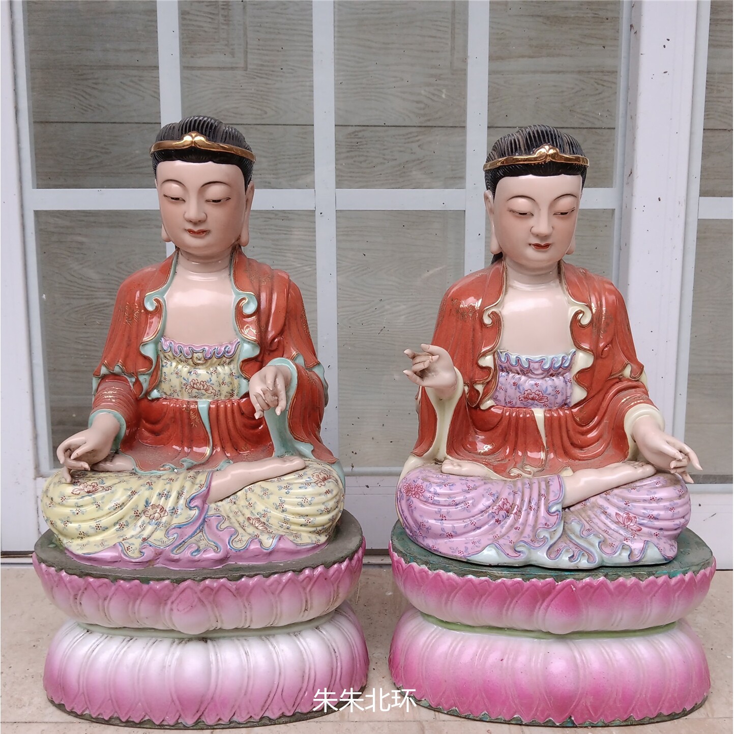 复古红色描金陶瓷器工艺品坐莲文殊普贤菩萨佛像摆件家居佛堂供奉