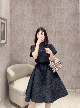 2024法式赫本风小黑裙名媛小香风高级感褶皱浮雕提花黑色连衣裙女